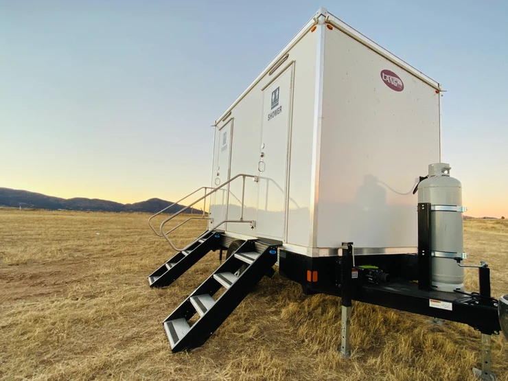 luxury-portable-restroom